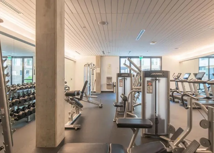 Relaxing 1bd - Pool, Gym, Parking, W-d - Sleeps 4 Apartment *