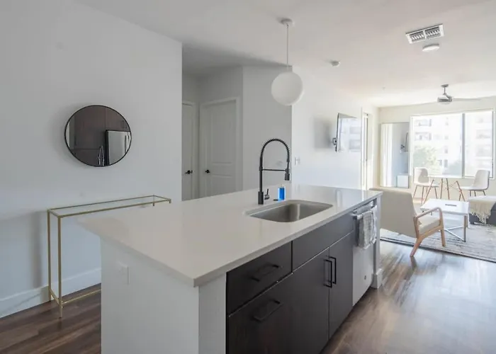 Apartment Relaxing 1bd - Pool, Gym, Parking, W-d - Sleeps 4 *