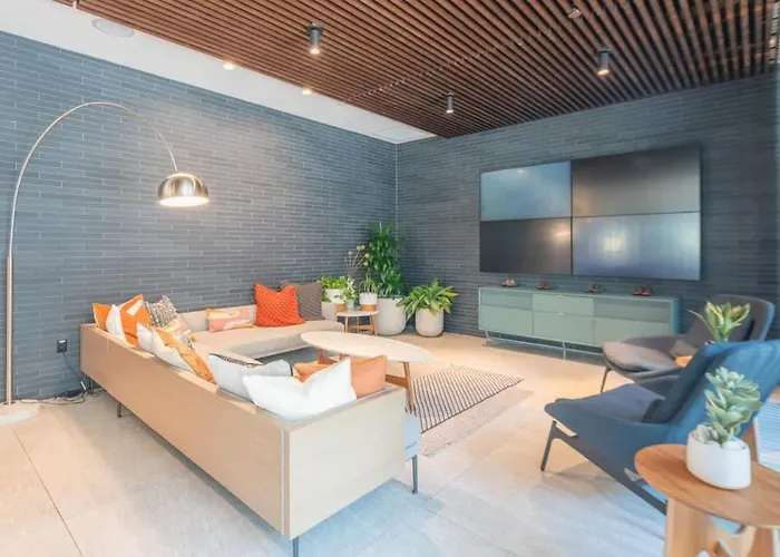 Relaxing 1bd - Pool, Gym, Parking, W-d - Sleeps 4