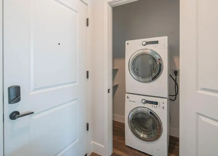 Apartment Relaxing 1bd - Pool, Gym, Parking, W-d - Sleeps 4